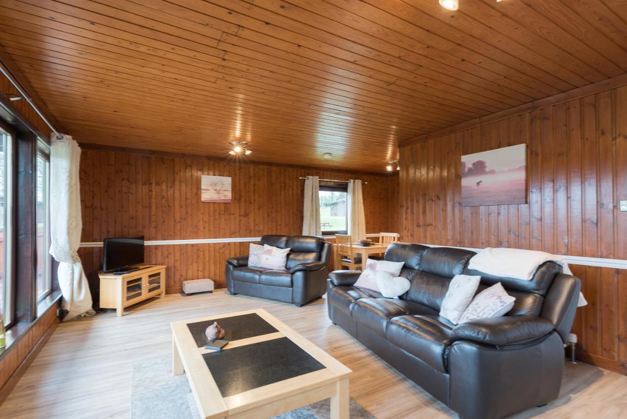 Bluebell Lodge 9 With Hot Tub Newton Stewart Eksteriør billede